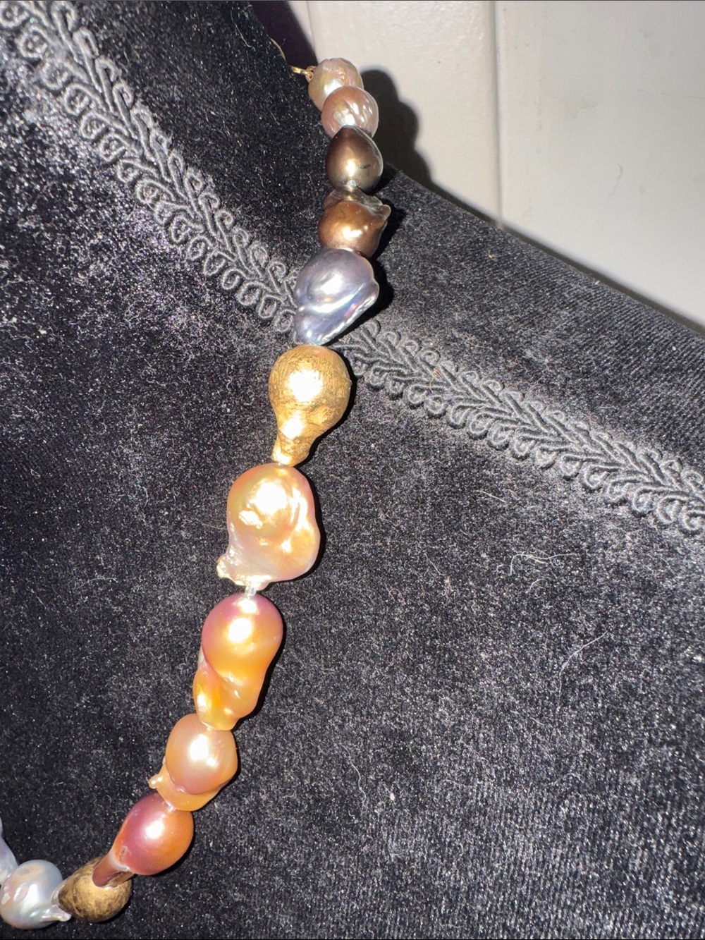 Iridescent Baroque Pearl Necklace in Multi-Tone Sheen - Women Jewelry - Picture 3 of 5